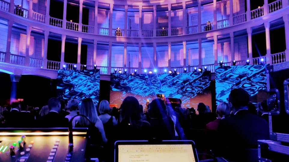 Koncert z profesjonalnym oświetleniem, nagłośnieniem i obsługą techniczną